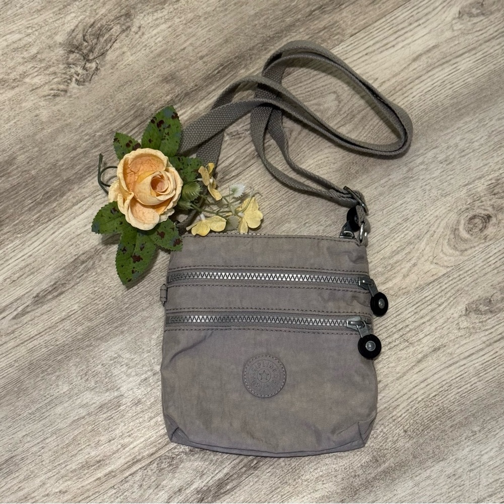 NEW Kipling Keiko Travel Shoulder Crossbody Bag In Nylon Gray 8 x 9 x 1.25" - Picture 2 of 6